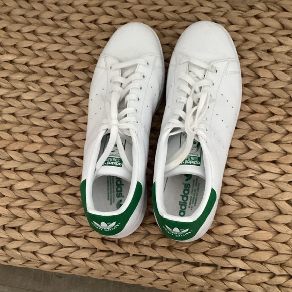 Adidas Classic White and Green Shoes - Picture 2 of 10